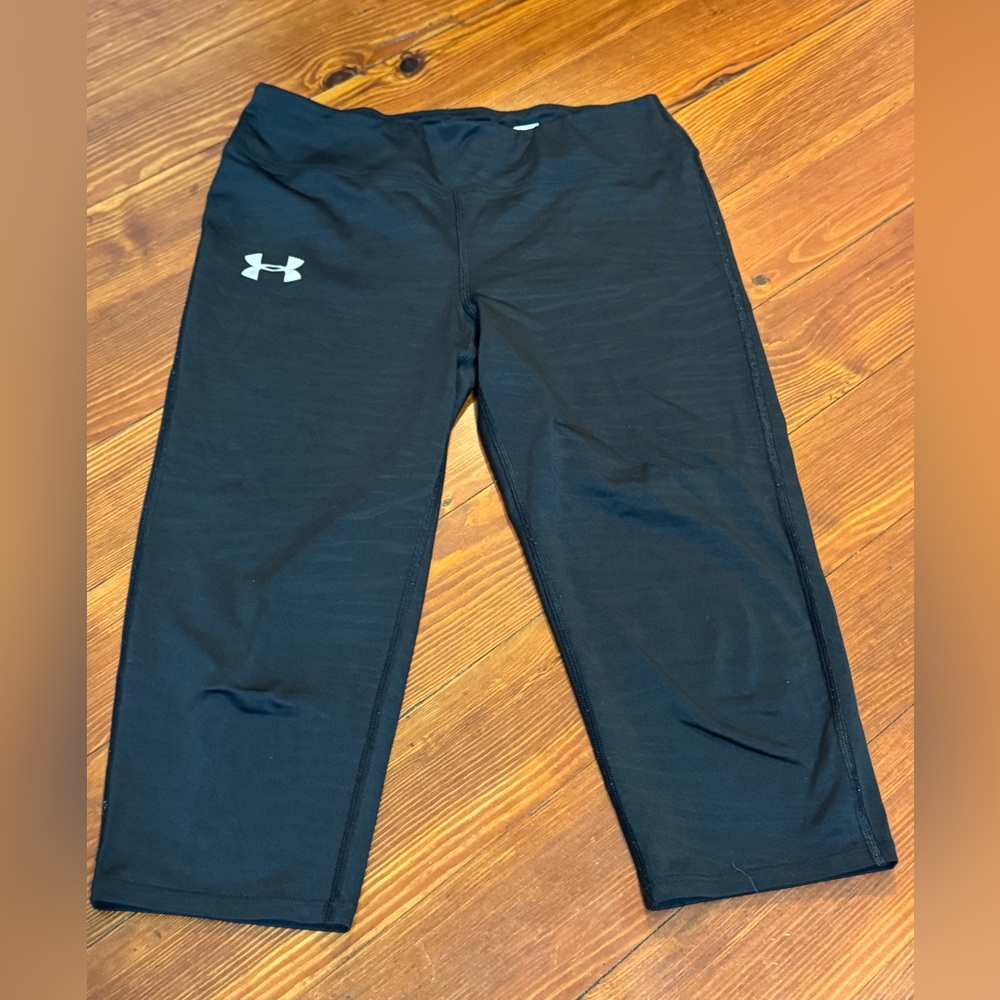 #57 GIRLS VGUC UNDER ARMOUR BLACK CROPPED LEGGINGS SIZE YOUTH LARGE